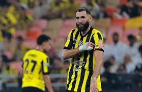 10连胜+40球狂飙！巴黎这辆“超跑”要撞翻利物浦？