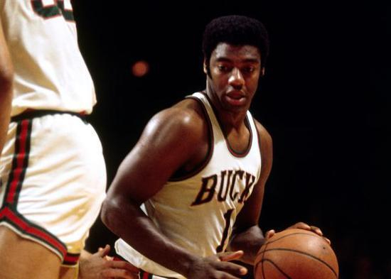 仅彰显了他 仅彰显了他